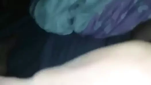 Dik milf parmaklar ona çok ıslak kedi