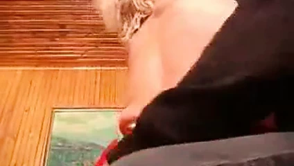 Sıcak anneanne ve oğlan