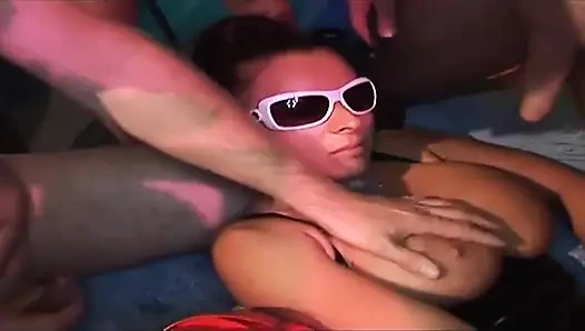 Büyük memeli olgun vixen ıslak grup seks partisi