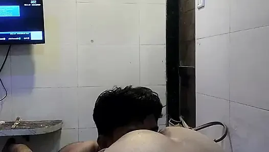 Kız arkadaşımın tüm götünü yiyorum çok sert inliyor