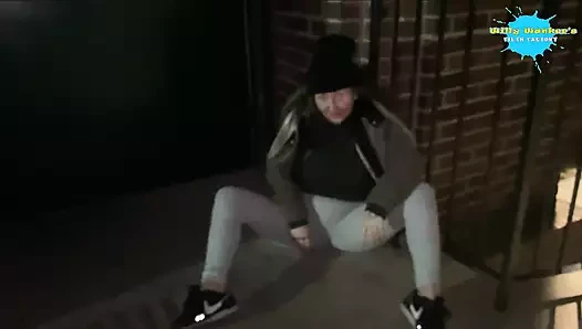 Cracky alır bir sopa yukarı the kedi