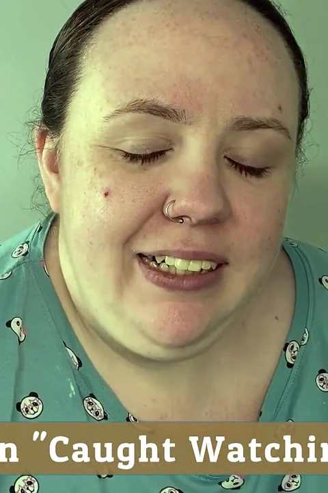 İngiliz iri güzel kadın küçük penis aşağılama rol oyunu