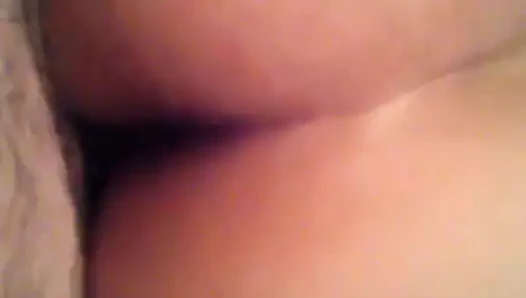 Arkadaşlar adım anne eğildi üzerinde kanepe