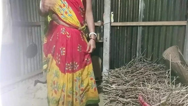 Kayınpederimin evine geldim ve damadımı besledim ve karımı mutfakta siktim