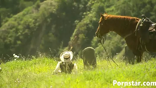 Seksi ateşli brooke balentyne açık havada seks yapıyor