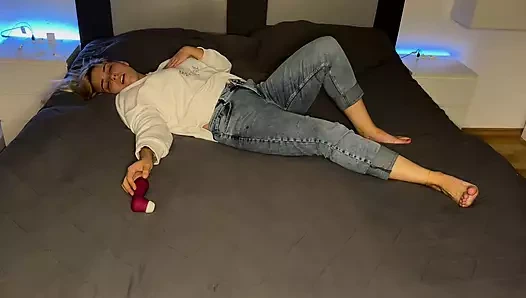 Mastürbasyon Yatak Klitoris Sürtünme Tatmin Edici Çoklu Orgazm Sıcak Islak Azgın Titreme İnleme Clyde Deli Sürüş