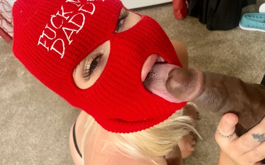 Seksi sarışın Julianna Marie beni soylarken yakalanıyor ve büyük zenci cezası alıyor