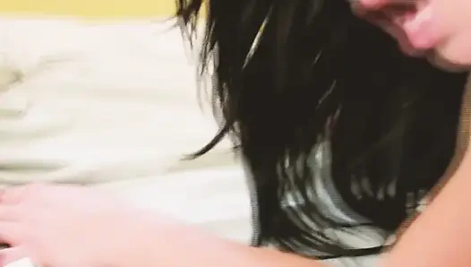 İç çamaşırlı seksi ve baştan çıkarıcı sahne 2_sexy esmer masöz müşterisiyle ofiste seks yapıyor