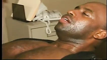 Midget kahrolası bir büyük siyah züppe