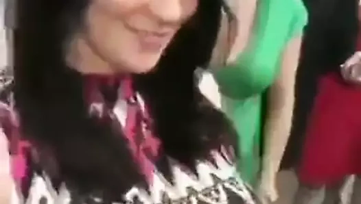 kızlar parti ve bayram üzerinde boşalmak