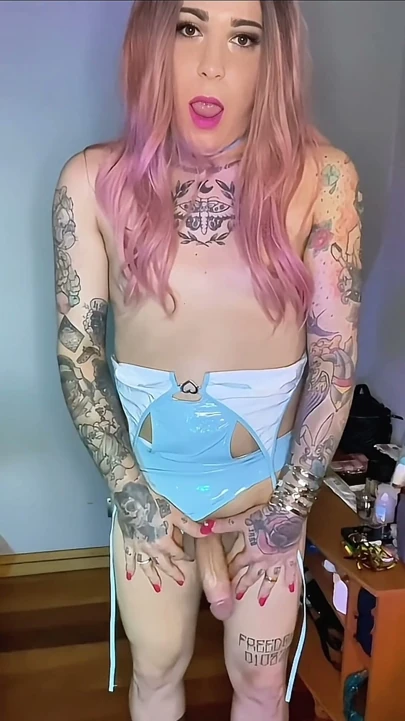 Muhteşem Trans Kız Emma Ink Mastürbasyon Yapıyor