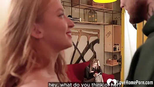 Kız arkadaşımın üvey kız kardeşi harika bir üçlü seks için bize katılıyor