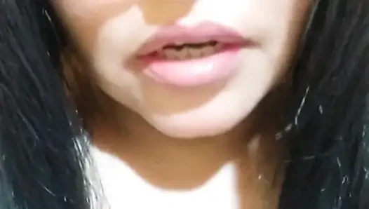 Kırmızı tangalı büyük götlü kadın içinde işini bitirecek bir adamla sikişmeye hevesli