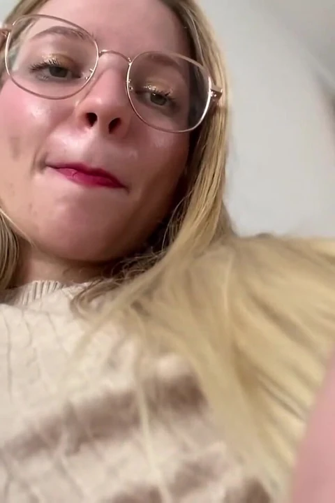 Asmr kız arkadaş seni yatıştırıyor