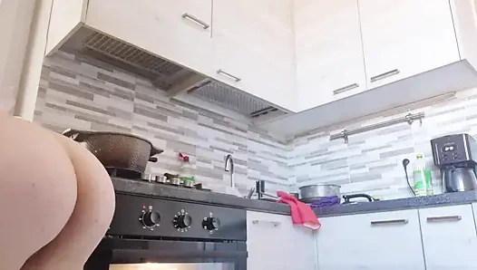Mutfakta yaramaz yakışıklı
