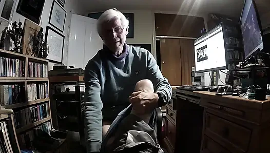 Bir Hayran Için Spontane Striptiz Ve Boşalma