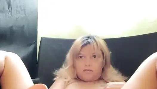 Çekici bekar kadın onun oyuncağı