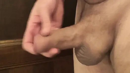 Mastürbasyon yapıyor ve boşalıyor