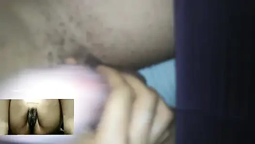 18 yaşındaki genç kız görüntülü görüşmede mastürbasyon yapıyor