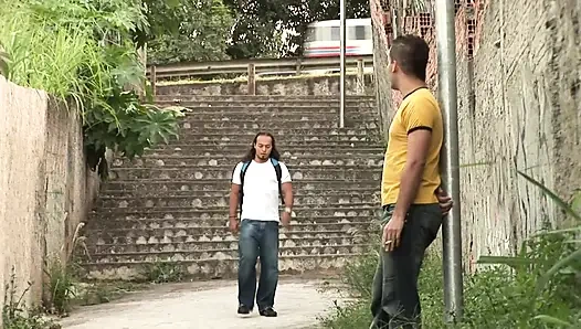 Adamlar cilalıyor ve tutkuyla birbirlerini emiyor!