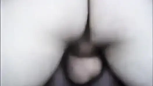 Siyah ve beyaz üçlü yarak emiyor amcık yalıyor sikişiyor