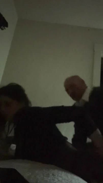 Aldatan evli kadın komşuyu kahve içmek için davet ediyor | Klip 1