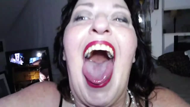 703 Гигантесса DawnSkye заглатывает Малышку Нильса, Yum Yum