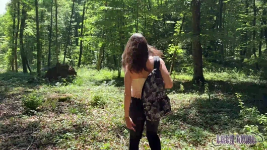 Ormanda Vahşi Anal Mastürbasyon