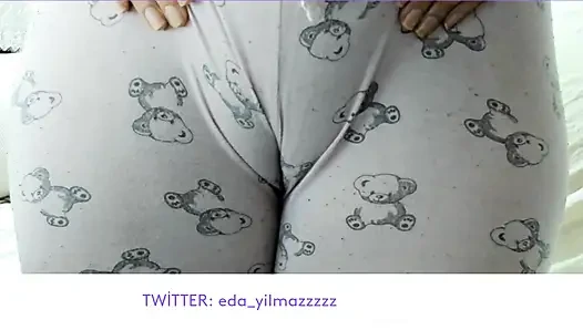 Deve toynağı- pijama- kabarık amcık- şişmiş amcık