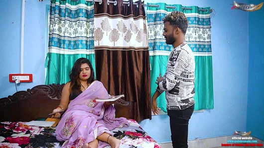 Hintli yerel  arkadaşının annesiyle evde yalnızken sert sikişiyor tam film