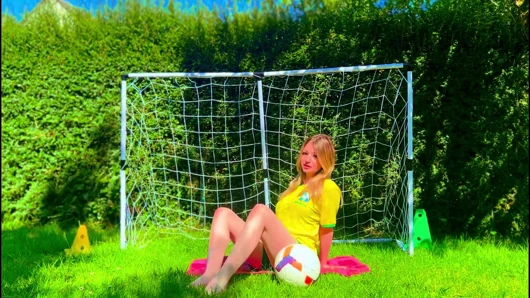 Brezilyalı futbol kızı jersey iç çamaşırı orgazmı için azdırıyor