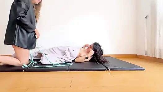 Bizi domine etmek için iplerle oynuyorlar