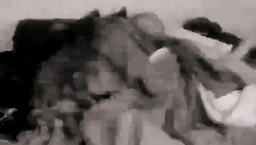 Onu içime boşaltıyorum, böylece boşaldığımda içimden damladığını hissedebiliyorum