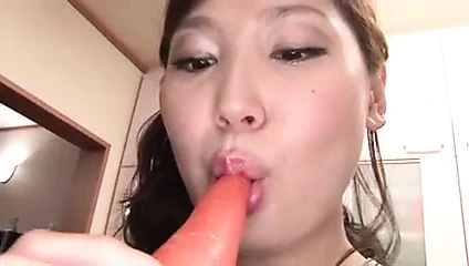 Annemle mutfakta eğlence