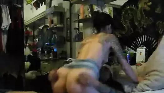 Seksi piercinglerim dövmeli ve deldi çift seks