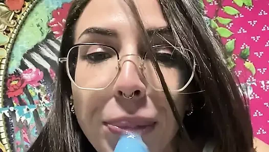 Seksi iç çamaşırı setimle yeni oyuncağımı deniyorum