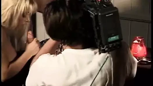 Boobsville kabare sahne arkası ekstra