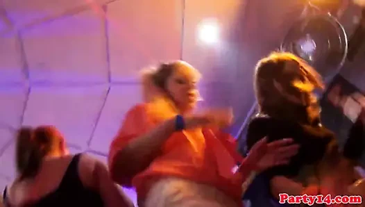 Euro partisi amatörleri dans pistinde sikiliyor