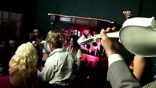 Orta çağda edepsiz grup seks partisi. Fuckerrei!