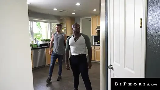 Biphoria - tutkulu ateşli evli kadın koca koca ve sevimli oda arkadaşı ile ırklararası üçlü seks