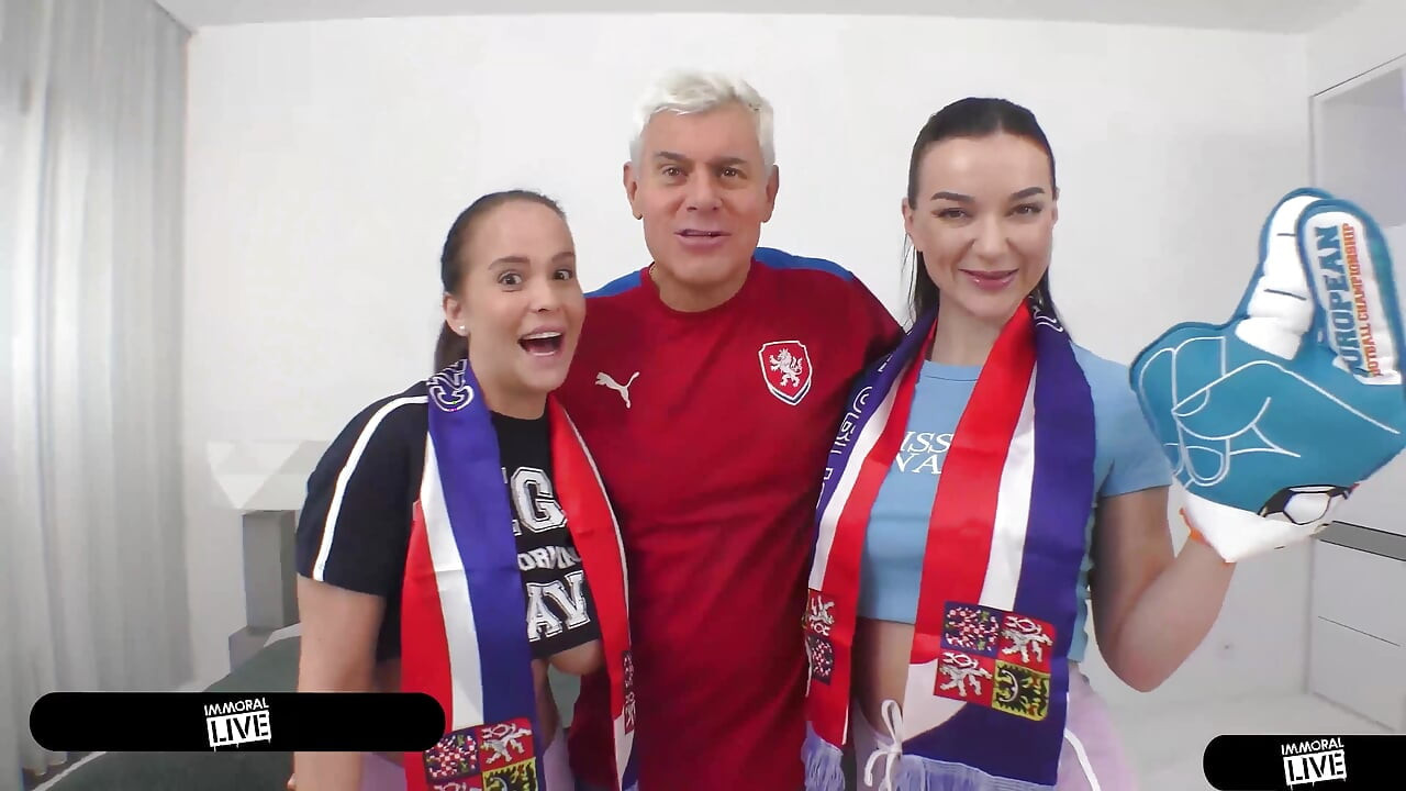 Dev memeler ve büyük götlü futbol ultras lady gang ve jennifer mendez dörtlü seks içiyor fışkırtıyor - ahlaksız canlı 4k