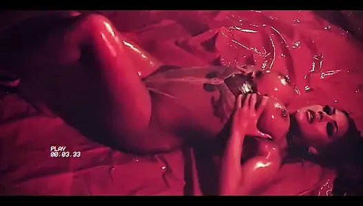 Bayan red x sırlı striptiz yapmayı seviyor