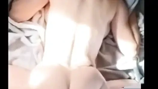 Seviyor, seviyor, daha fazlasını istiyor, tatlı sıkı lil güzel amında büyük 10 inçlik bir yarak