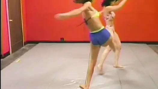 Şaşırtıcı Fransız kızlar güreş parkında dildo paylaşıyor