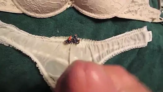 külot üzerinde boşalmak