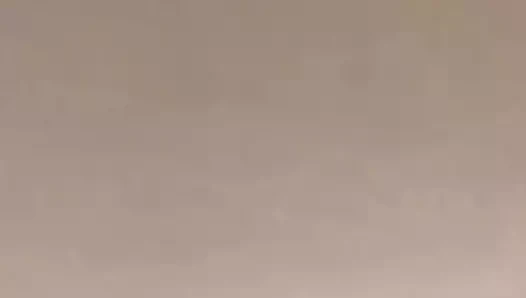 Güzel kız mastürbasyon yapmak ona kedi