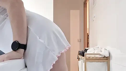 Jakuzili striptiz ve dildo yolculuğu - ters kovboy kız dildo yolculuğu ve özensiz temizlik