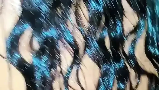 Hintli teyze erkek arkadaşı için banyoda çıplak banyo yapıyor