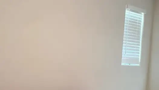 İri güzel kadın amını yediriyor ve sonra kocasının yarağını ağzına alıyor