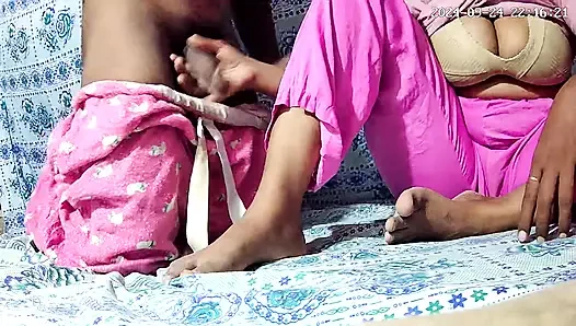 Dasi Hintli bahabi ve üvey erkek kardeş odada seks yapıyor 2865